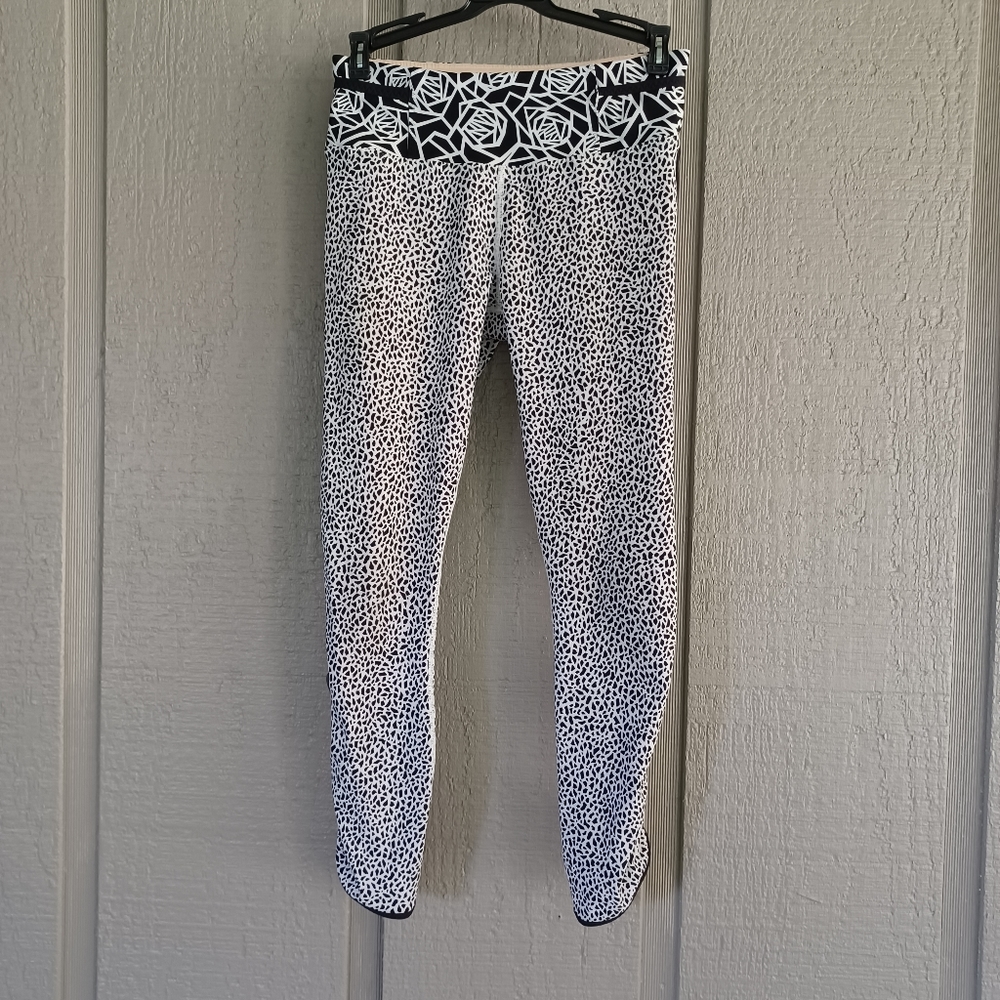 Lululemon Real Quick Tight Legging Size 6 Women In Miss Mosaic White Posey